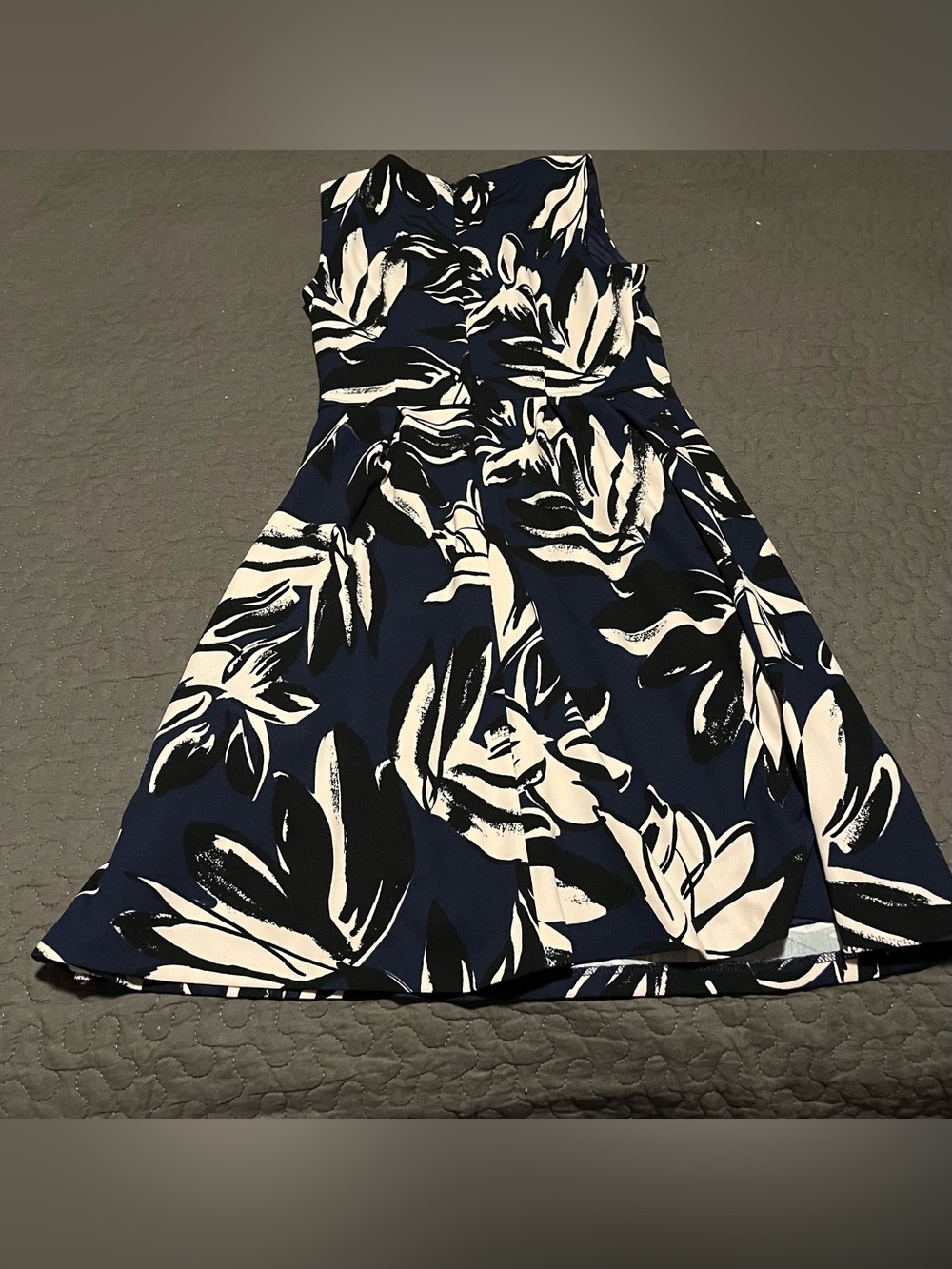 Vince Camuto Navy Floral Fit & Flare Dress Women’s Size 0 Sleeveless - Picture 2 of 5